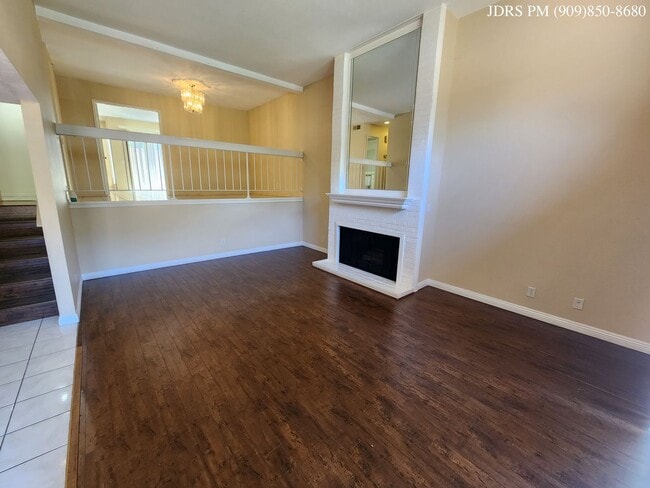 Building Photo - Fullerton 3 Bedroom Townhouse