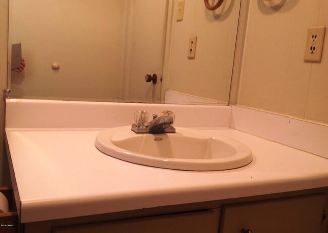 Building Photo - 706 Picard Rd