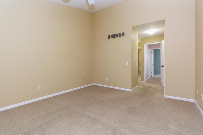 Building Photo - 1093 Fairways Blvd