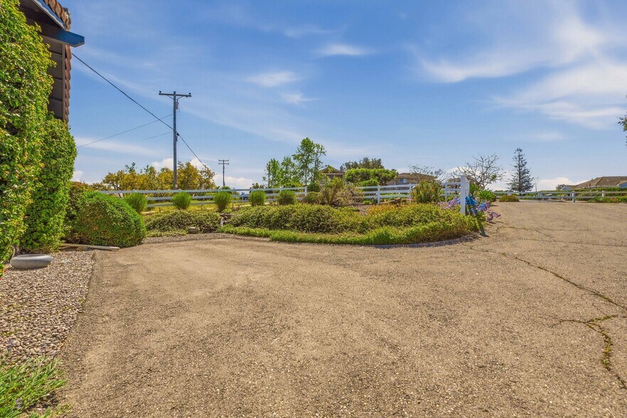 Building Photo - 234 Spanish Spur