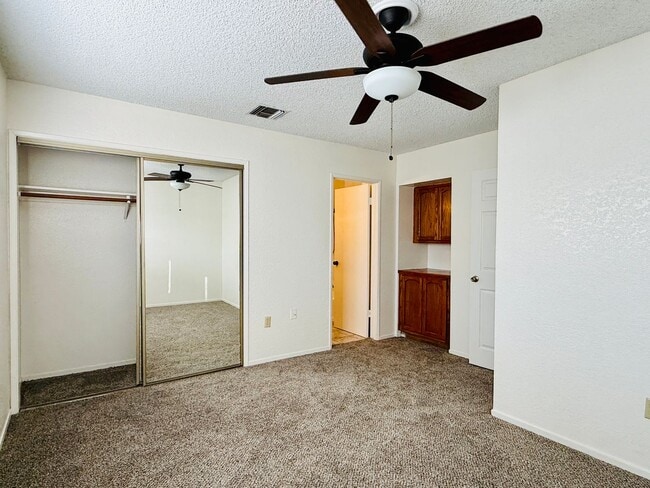 Building Photo - AVAILABLE NOW!!!