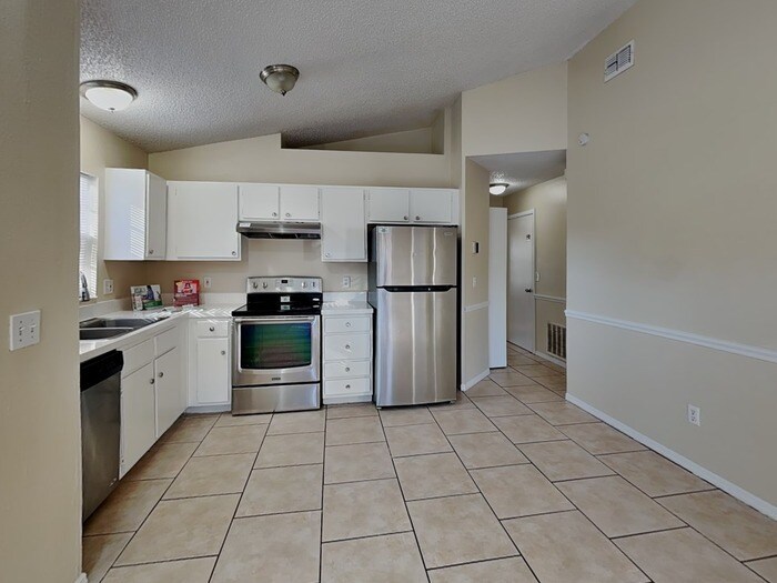 Building Photo - 11102 River Grove Dr