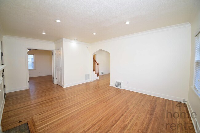 Building Photo - 1740 S Yorktown Ave