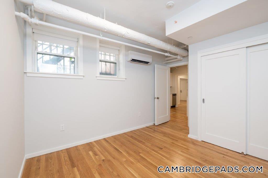 Building Photo - 19 Forest St