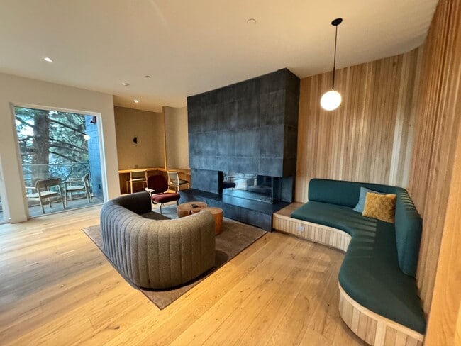 Building Photo - FURNISHED: SPECIAL PRICE 2 MONTHS OFFER - UTILITIES PAID BY OWNER:  NWX tastefully furnished 1 be...