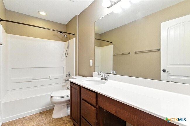 Building Photo - 319 Hunters Hill Dr