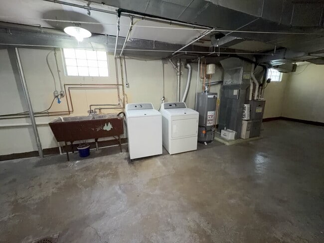 Building Photo - 4125 Pillars Dr