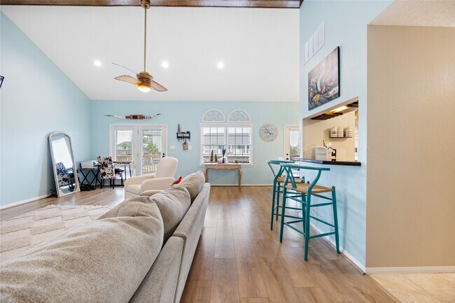 Building Photo - 1114 Tiki Dr