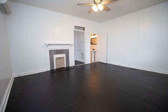 Building Photo - Now Preleasing for 2026–2027 – Beautifully Renovated Duplex in West Columbia