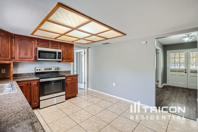 Building Photo - 513 Oakhurst St