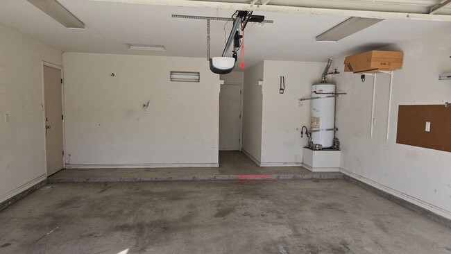 Building Photo - SW Bakersfield Home for Lease