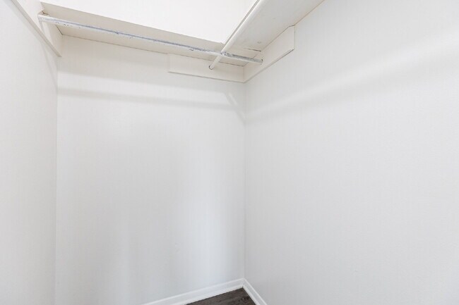 Building Photo - 4910 Tennyson Dr