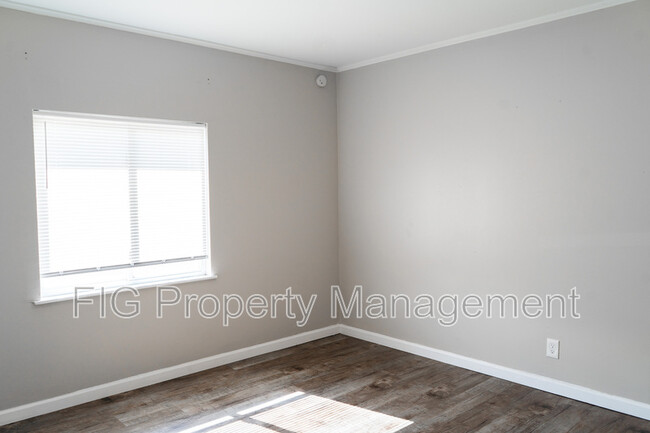Building Photo - 109 Louella Dr