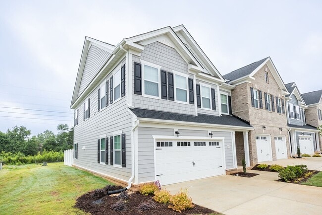Building Photo - Beautiful 3 Bedroom Home on Corner Lot in ...