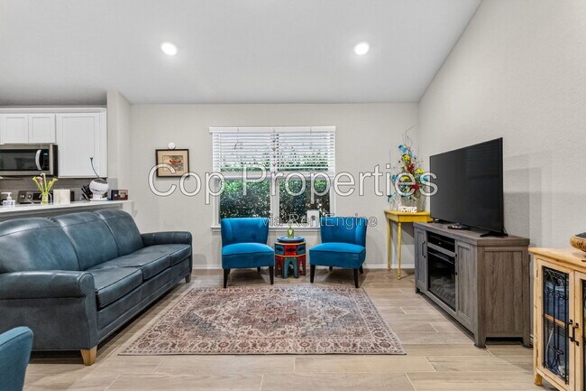 Building Photo - 2425 Ayers Dr