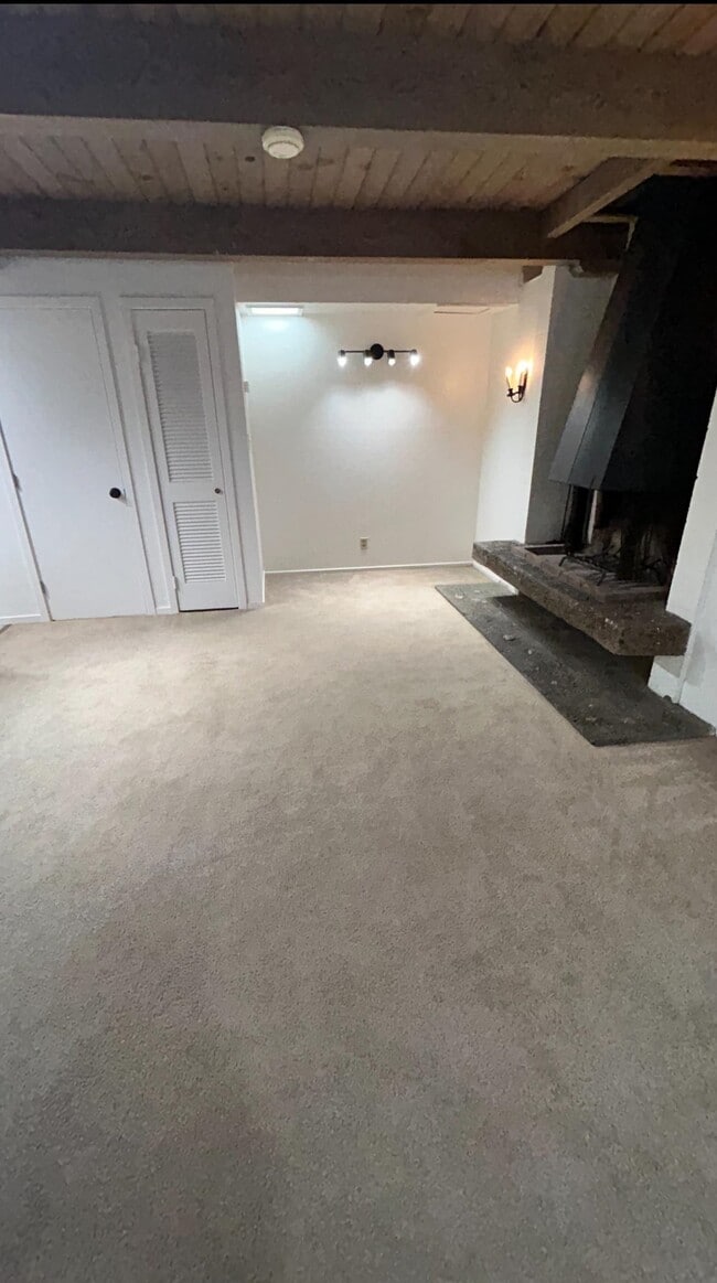 Building Photo - 902 F St