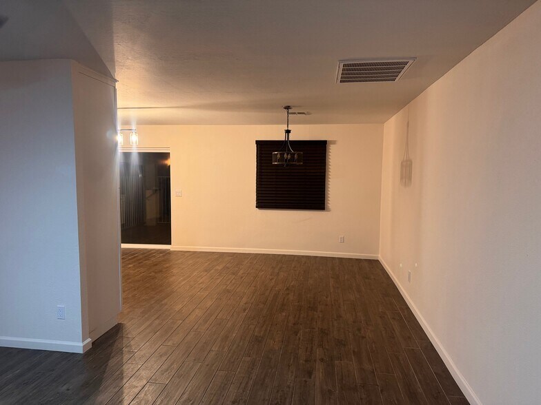 Building Photo - 4623 W Keim Dr