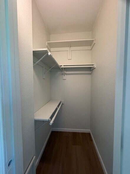 Building Photo - 425 Thornton St