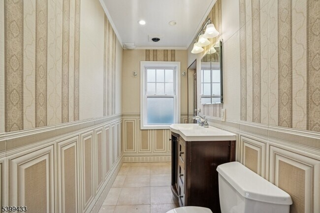 Building Photo - 80 Locust Ave