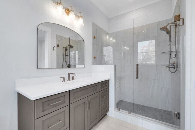 Building Photo - Condo Available Downtown Greenville!