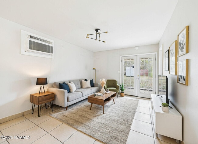 Building Photo - 508 General Mouton Ave