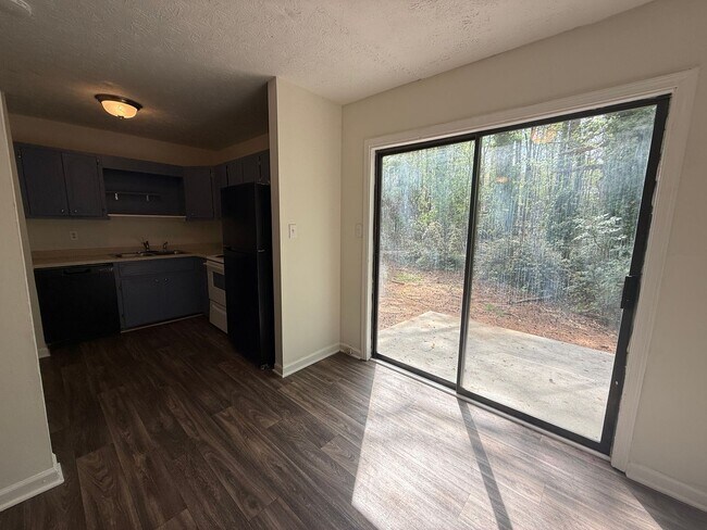 Building Photo - 540/542 Rustwood Dr