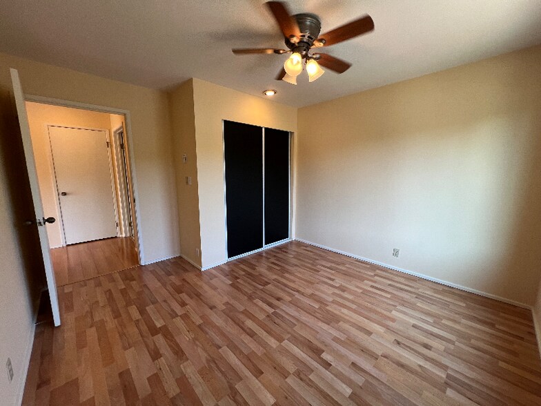 Building Photo - 215 14th Ave E