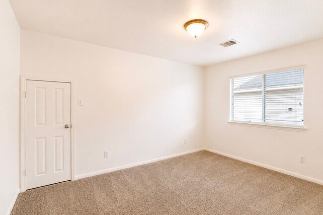 Building Photo - 3303 Belmont River Ln
