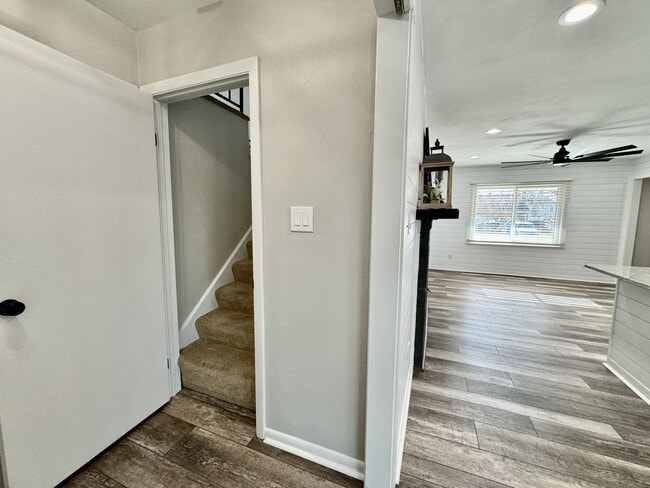 Building Photo - READY NOW!! Updated 5-Bedroom Home w/Fenced Backyard, Attached Garage  & Sunroom - Pet Friendly!