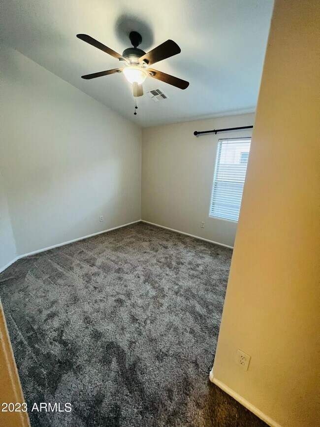 Building Photo - 2823 E Questa Dr