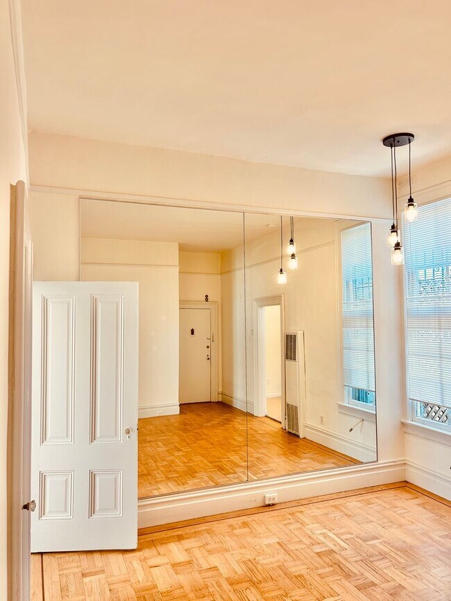 Building Photo - 2116-2118 Greenwich Street