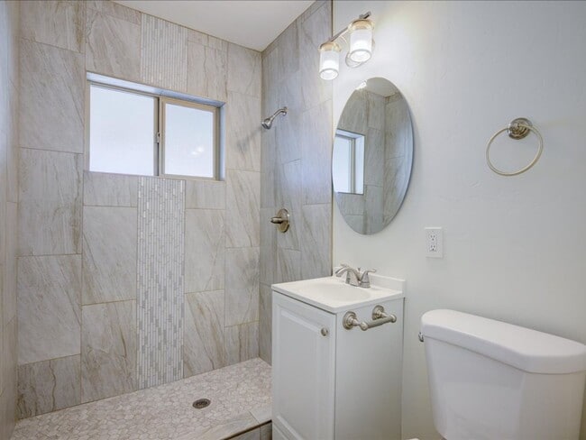 Building Photo - Modern Living!  3 bedroom, 2 Bath!    Mother-in-Law Suite In Back for Rent as well!