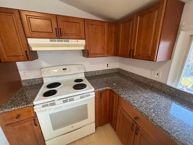 Building Photo - 8 Glen Ave