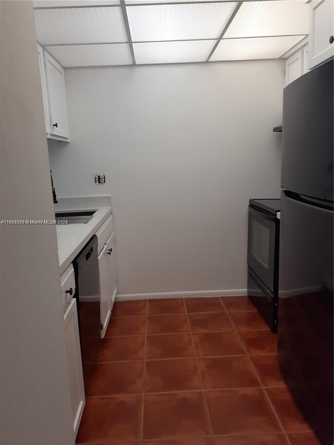 Building Photo - 3670 Inverrary Dr