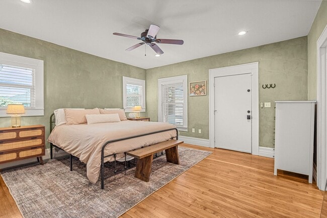 Building Photo - 2200 Hurley Ave