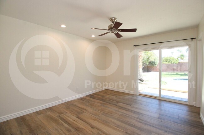 Building Photo - 2439 E Mercer Ln