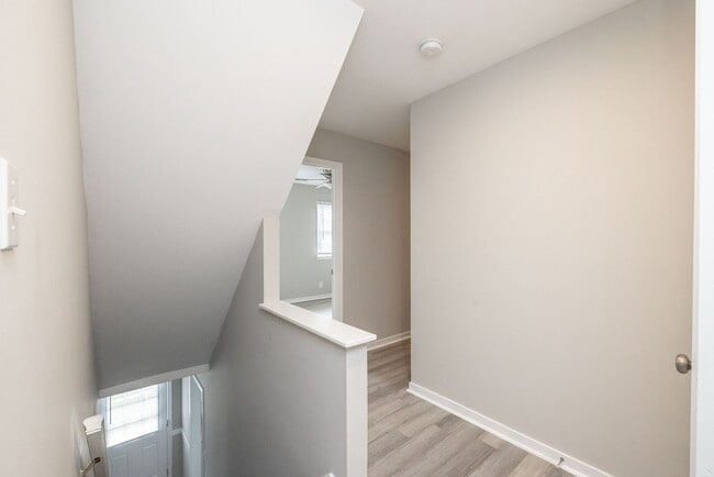 Building Photo - Beautifully Renovated 4-Bedroom Home in Ch...