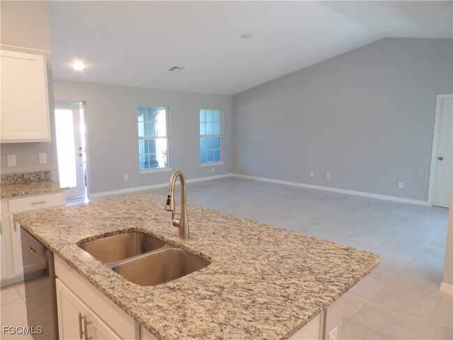 Building Photo - 7653 Minardi St