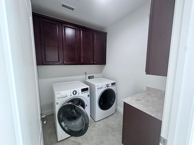 Building Photo - 10735 Ridgebrook Dr