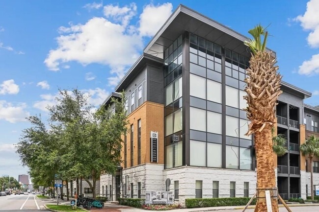 Building Photo - 776 N Orange Ave