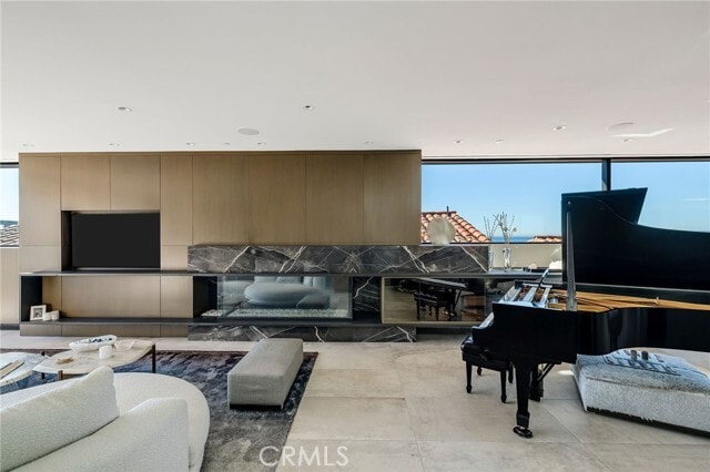 Building Photo - 121 25th St