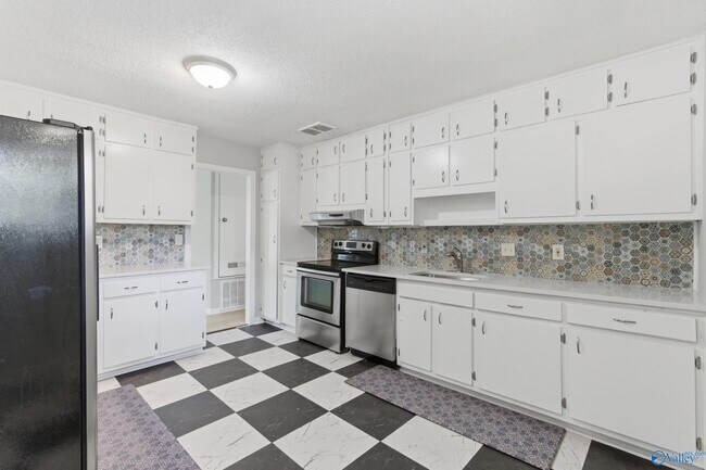 Building Photo - 504 Delaney Rd NW