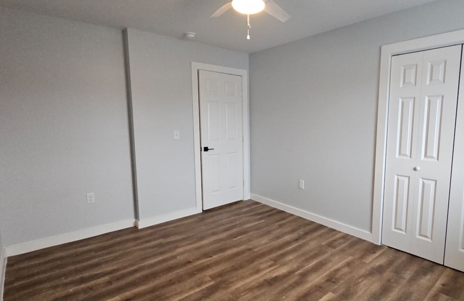 1L/1R Bedroom - 23 E Clinton St