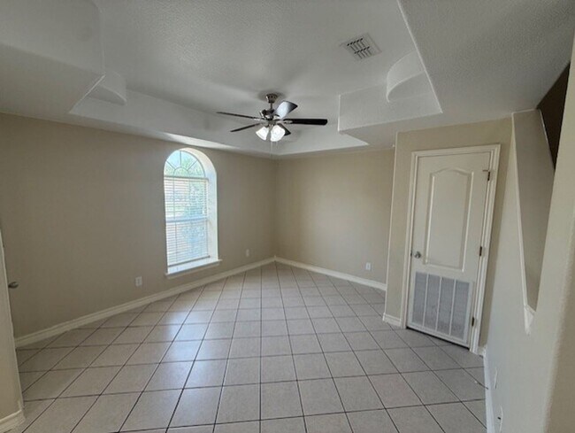 Building Photo - Ranchway Condominiums