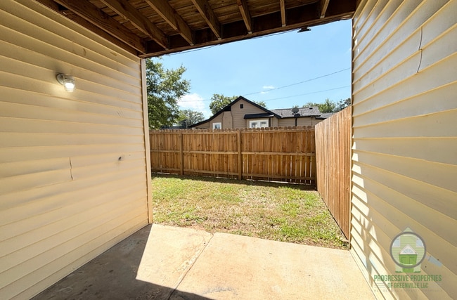 Building Photo - 522 Mcneely Cir