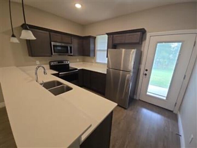 Building Photo - 5519/23 N Edwards Cir