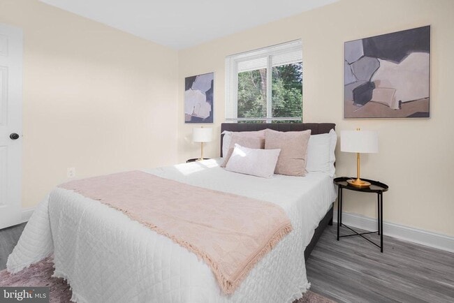 Building Photo - 713 Marcy Ave