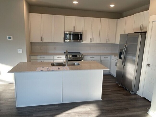 Building Photo - Stunning home in Murfreesboro