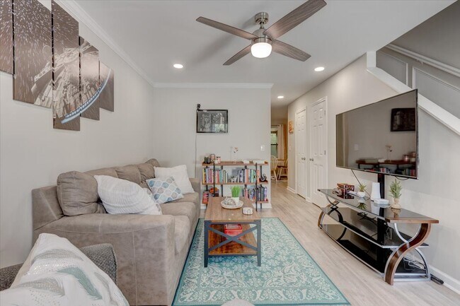 Building Photo - 6279 Lucille Dr