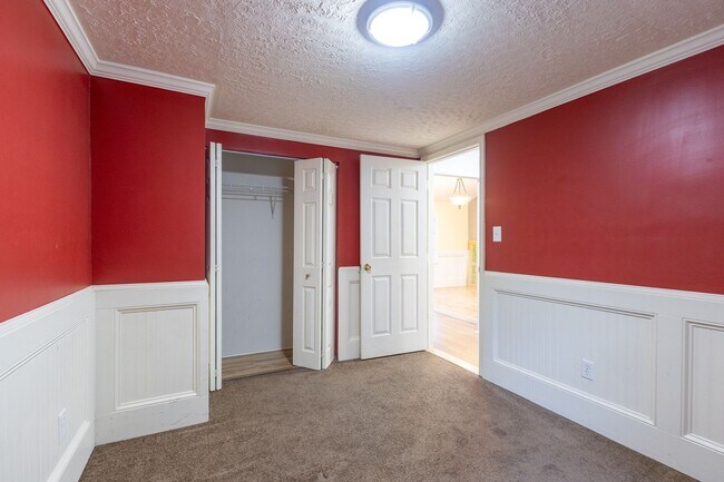 Building Photo - Cozy 3 BR/2 BA Single-Family Home in Halet...